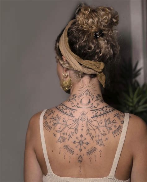 tatuaggi schiena donna|tatoggi femminili sulle spalle.